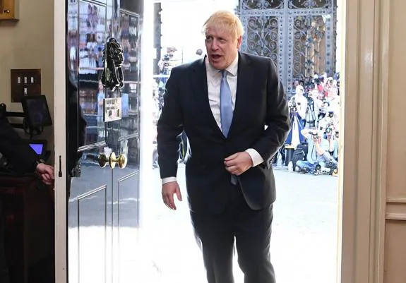 Johnson at 10 Downing St. 