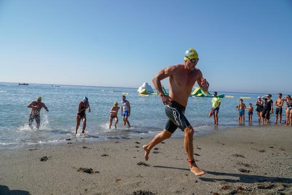 Swimmers make a splash in San Pedro