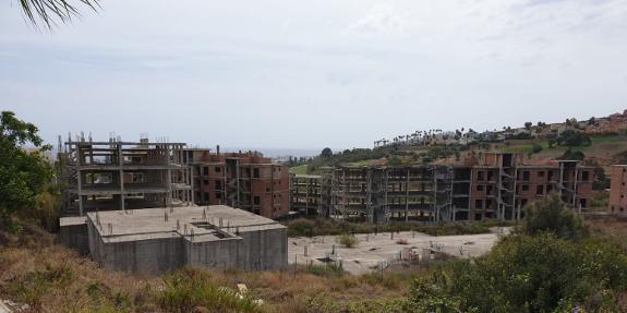 Half-finished blocks of apartments in the Peñoncillo area of Manilva.