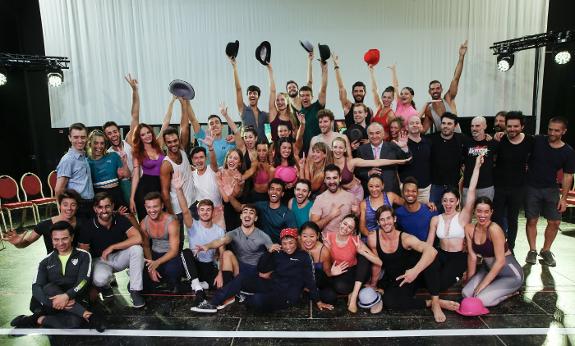 The cast of Banderas's A Chorus Line production. 