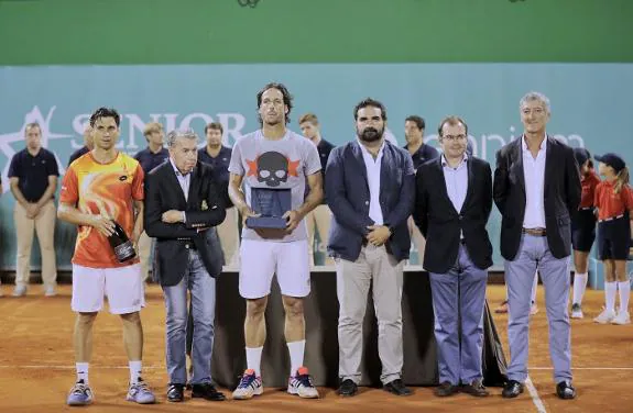 López receives his trophy during the presenation on Saturday.