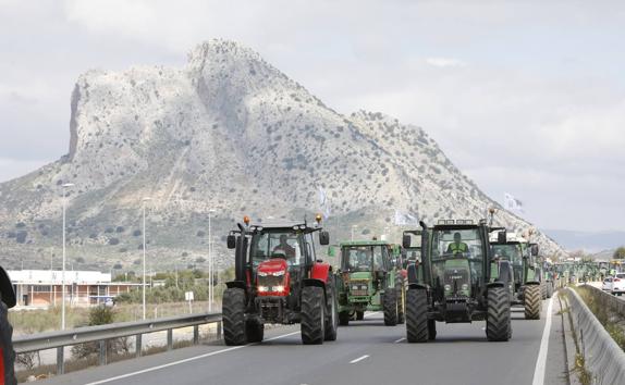 The tractors blocked the A- 92 and the A-45 on Thursday.