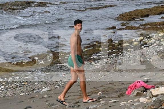 Djokovic swaps the court for the beach after controversial training session in Marbella