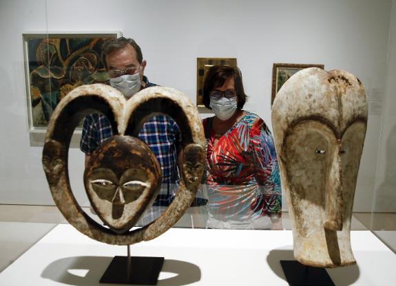 Two of the first visitors at the Malaga Picasso Museum on Tuesday.