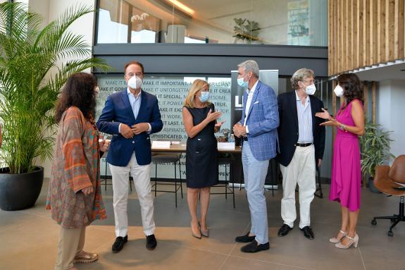 Board members with the mayor of Marbella, Ángeles Muñoz.