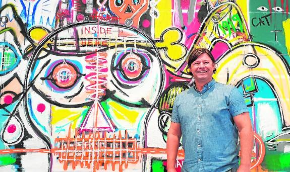 Pigsy in his Malaga studio with the Seven Spanish Angels painting. 