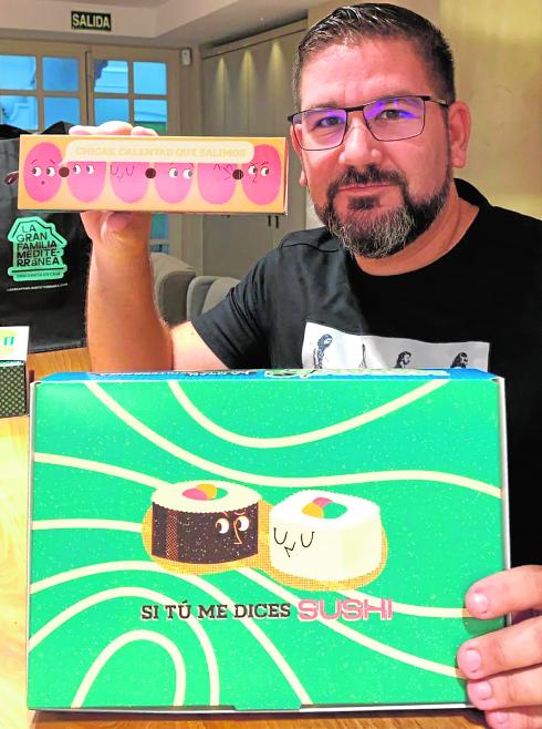 Dani García, with the packaging for his new brand.