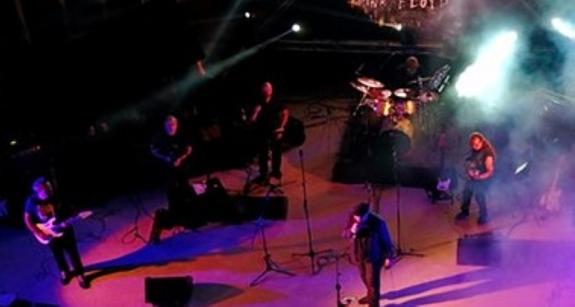 Tribute band From the Wall will perform in Mijas this month.