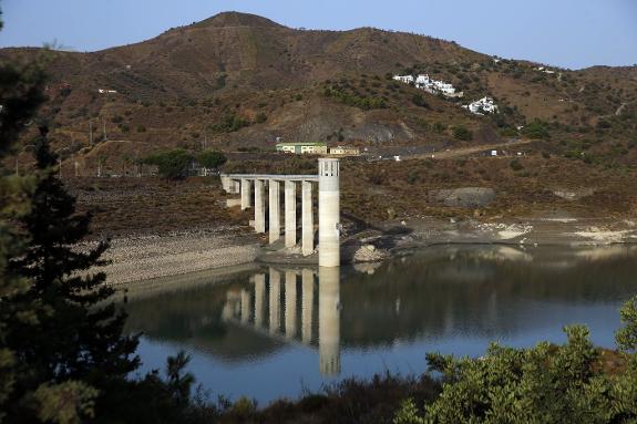 The current water level at La Viñuela reservoir, which is the largest in the province. 