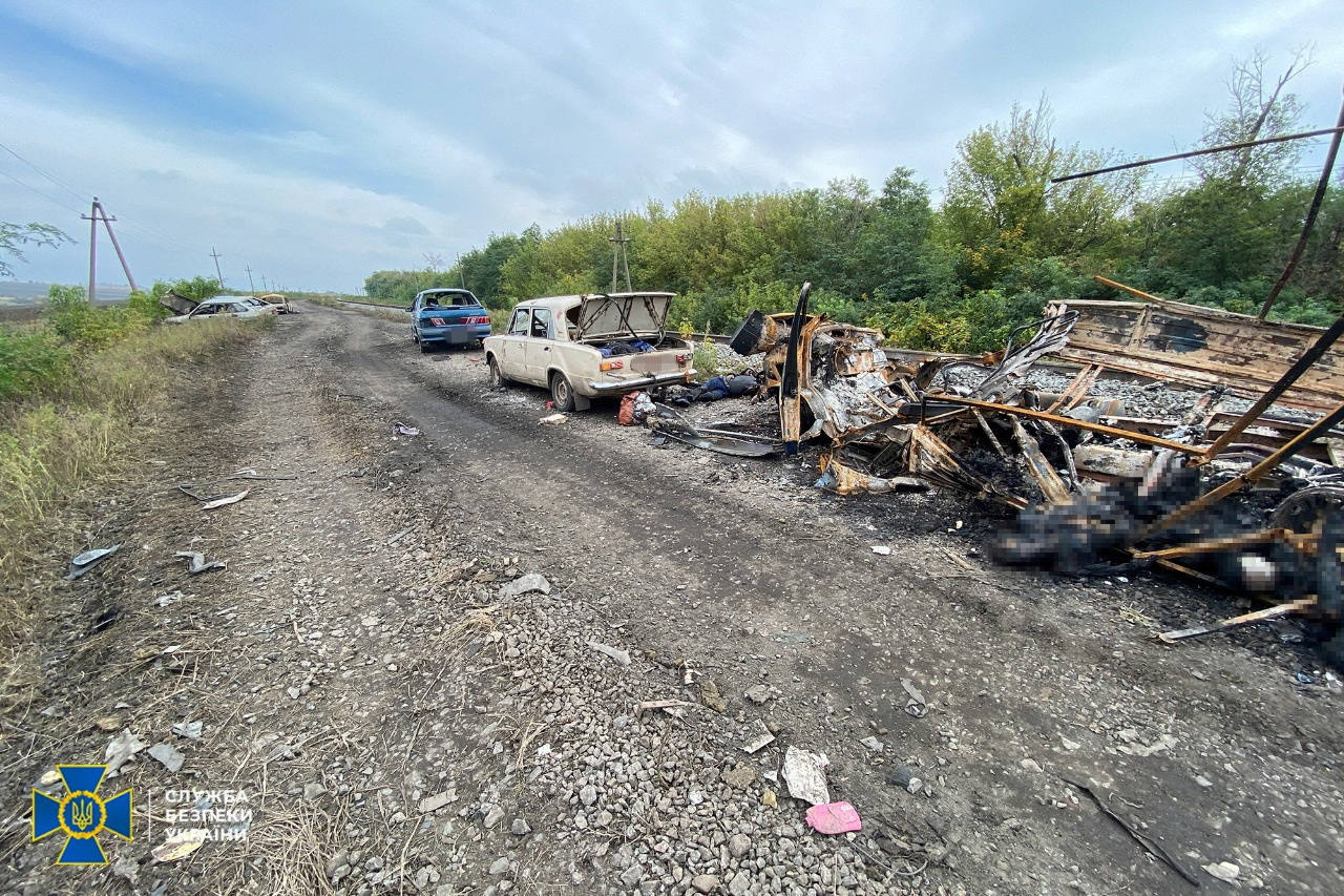 Fotos: Ucrania denuncia al menos 20 muertos en un nuevo ataque a un convoy humanitario en Kupiansk