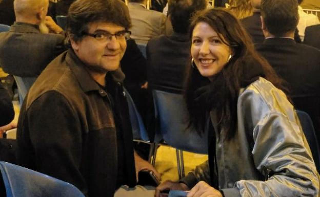 El ex vicealcalde de Alicante Miguel Ángel Pavón con la asesora de Guanyar Teri R. Fedida.