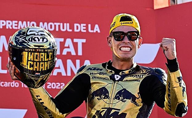 Augusto Fernández se proclama campeón de Moto2 en Valencia
