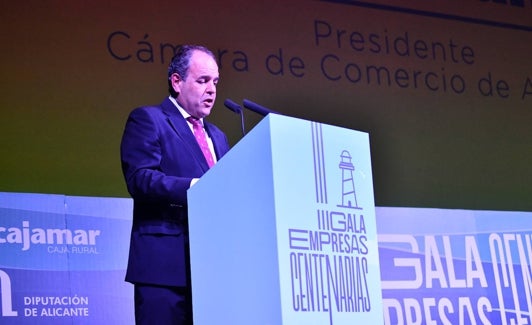 El presidente de la cámara, Carlos Baño, dando uno de los discursos durante la gala