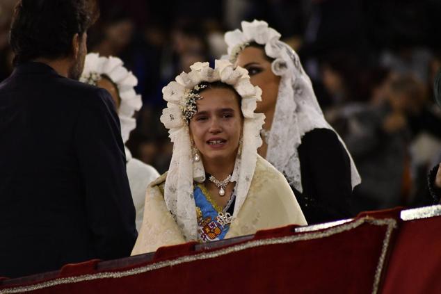 La bellea del foc infantil 2022, Valeria Gómez, en su llegada al palco de autoridades.