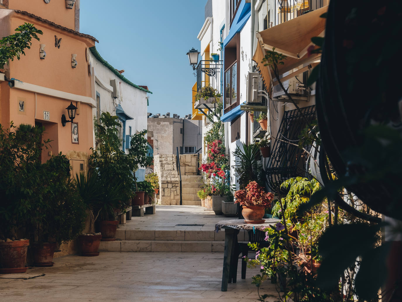 Fotos: Un paseo por el barrio de Santa Cruz de Alicante