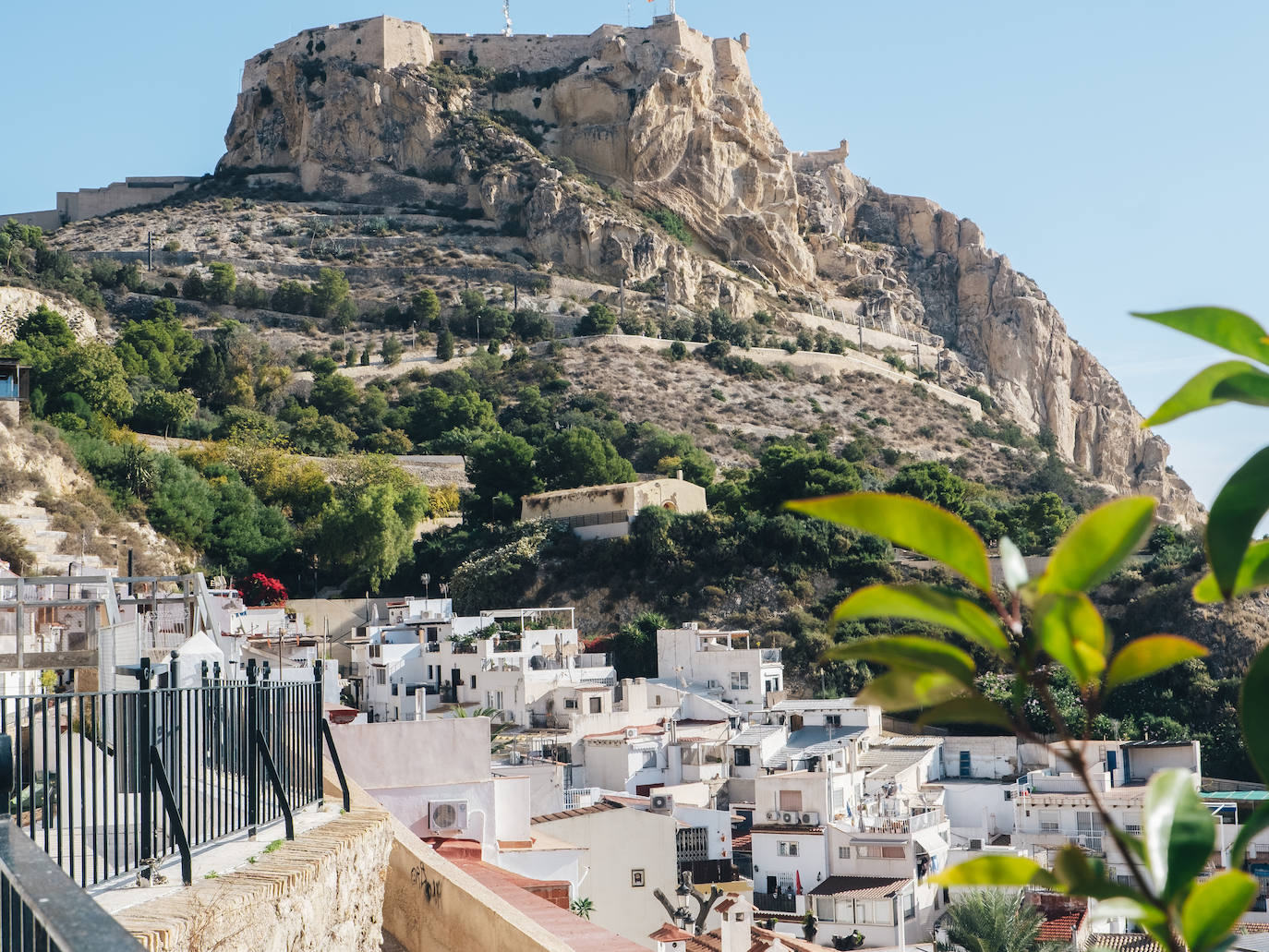 Fotos: Un paseo por el barrio de Santa Cruz de Alicante