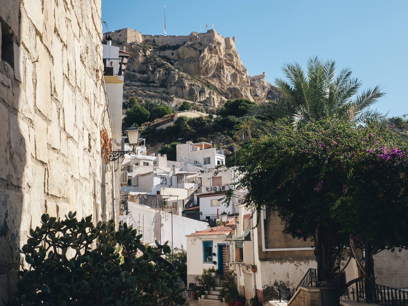 Fotos: Un paseo por el barrio de Santa Cruz de Alicante