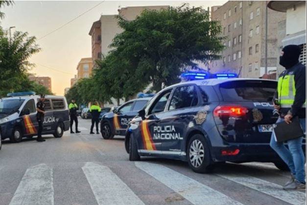 La Policía Nacional de Elche durante la operación 'ALBA'