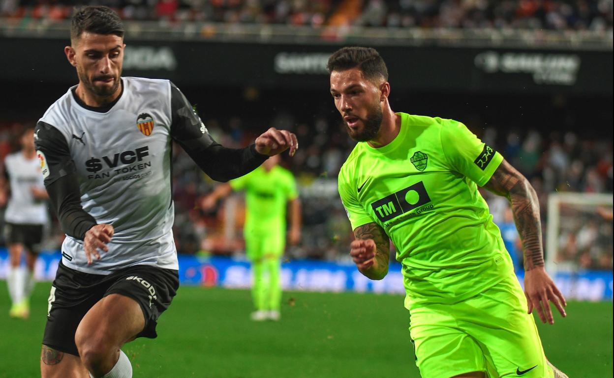 El franjiverde Tete Morente, durante el Valencia-Elche 