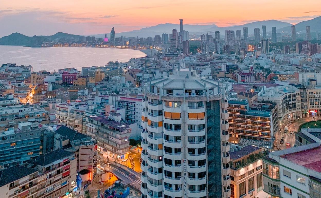 Rascacielos y apartamentos del centro de Benidorm