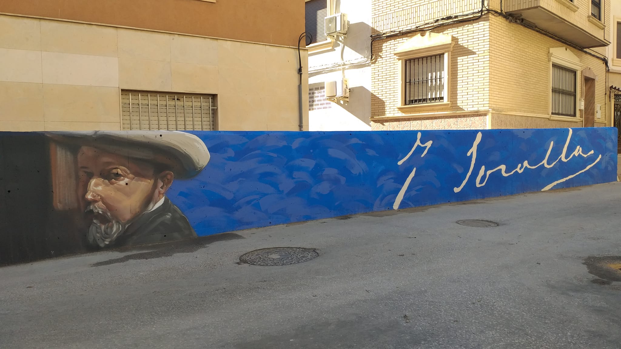 Imagen del genial pintor en una de las calles de Villena