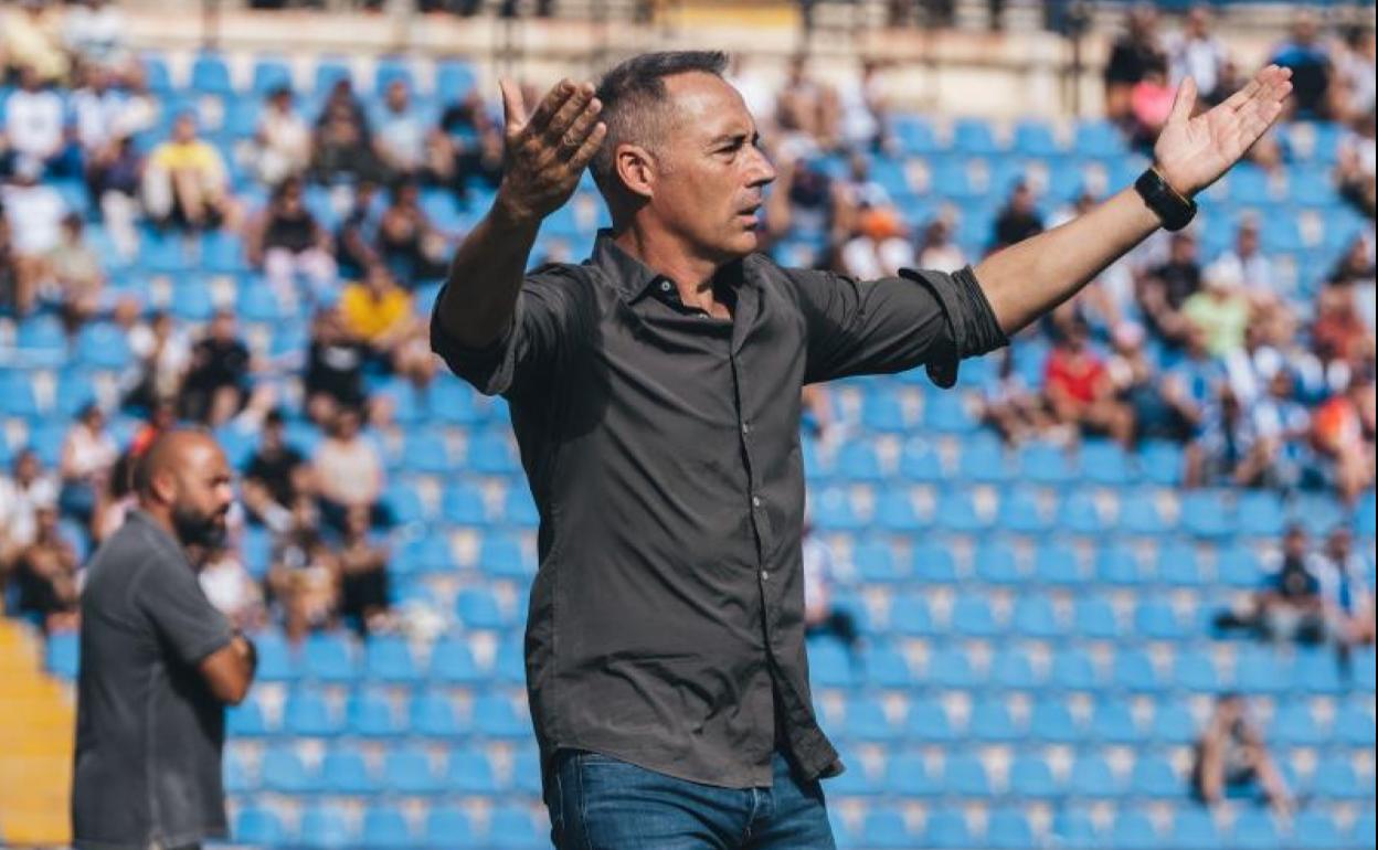 Ángel Rodríguez alza los brazos en el Rico Pérez 