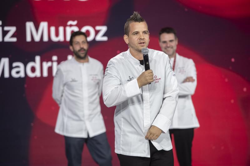 El cocinero Dabiz Muñoz tras recibir la primera estrella por su restaurante RavioXO