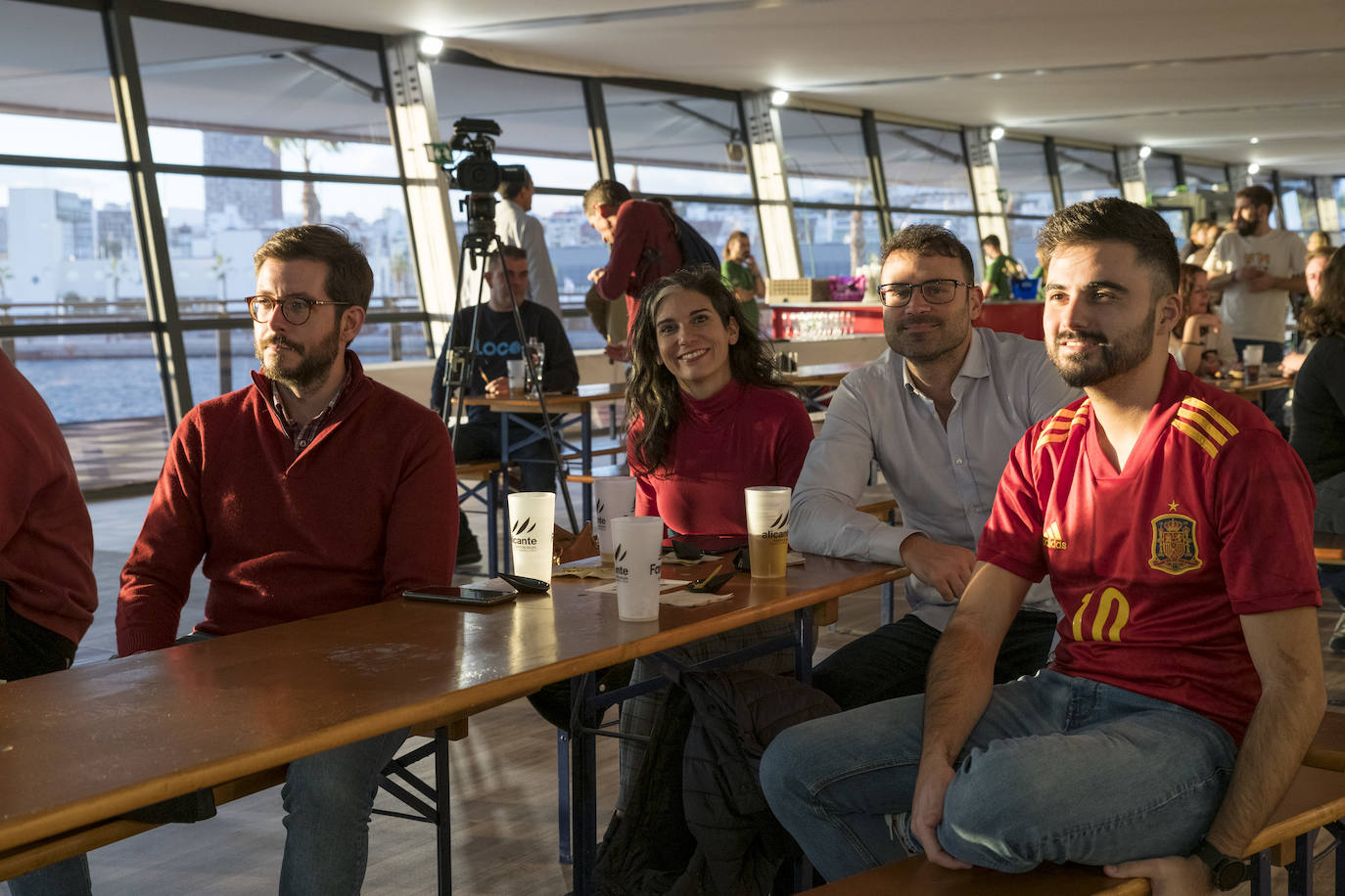 Alicante vibra con la histórica goleada de la Roja en el Mundial