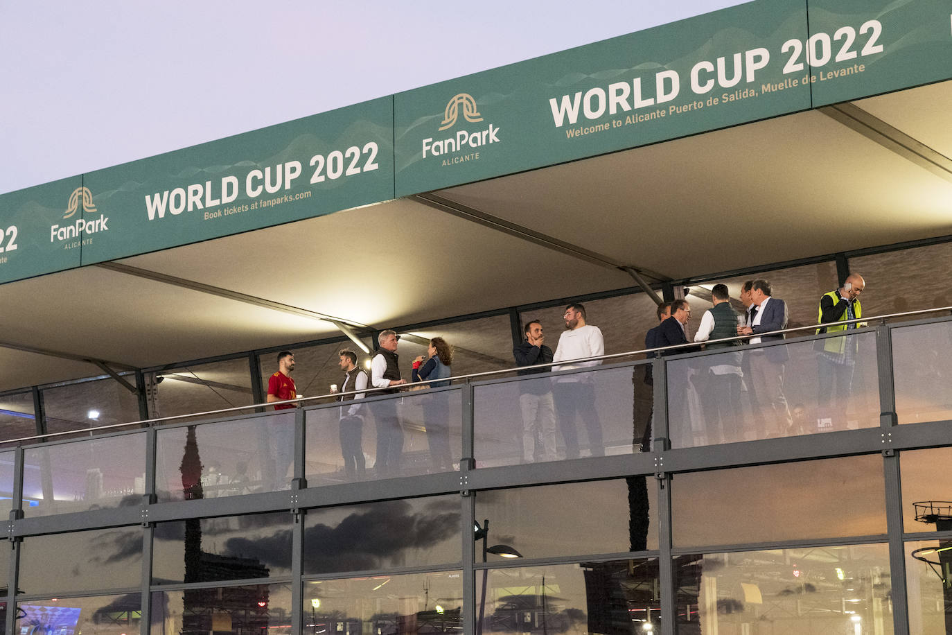 Alicante vibra con la histórica goleada de la Roja en el Mundial