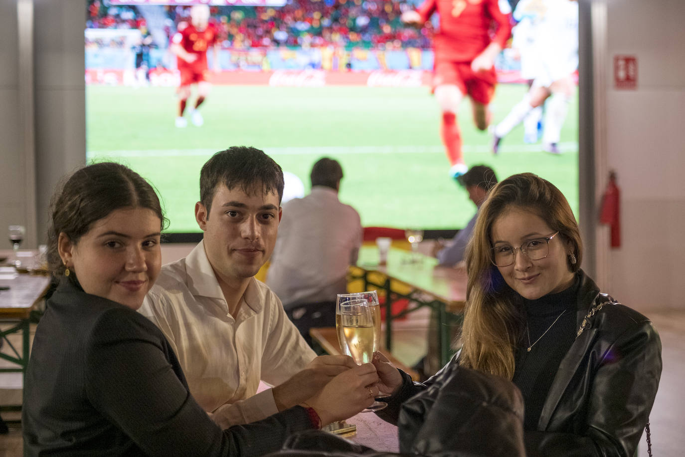 Alicante vibra con la histórica goleada de la Roja en el Mundial