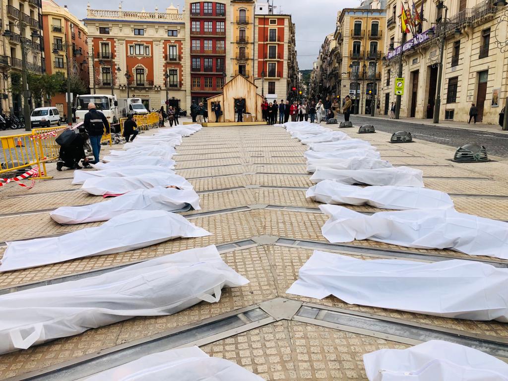 La acción ha tenido lugar en la plaza de España con ocasión del 25N. 