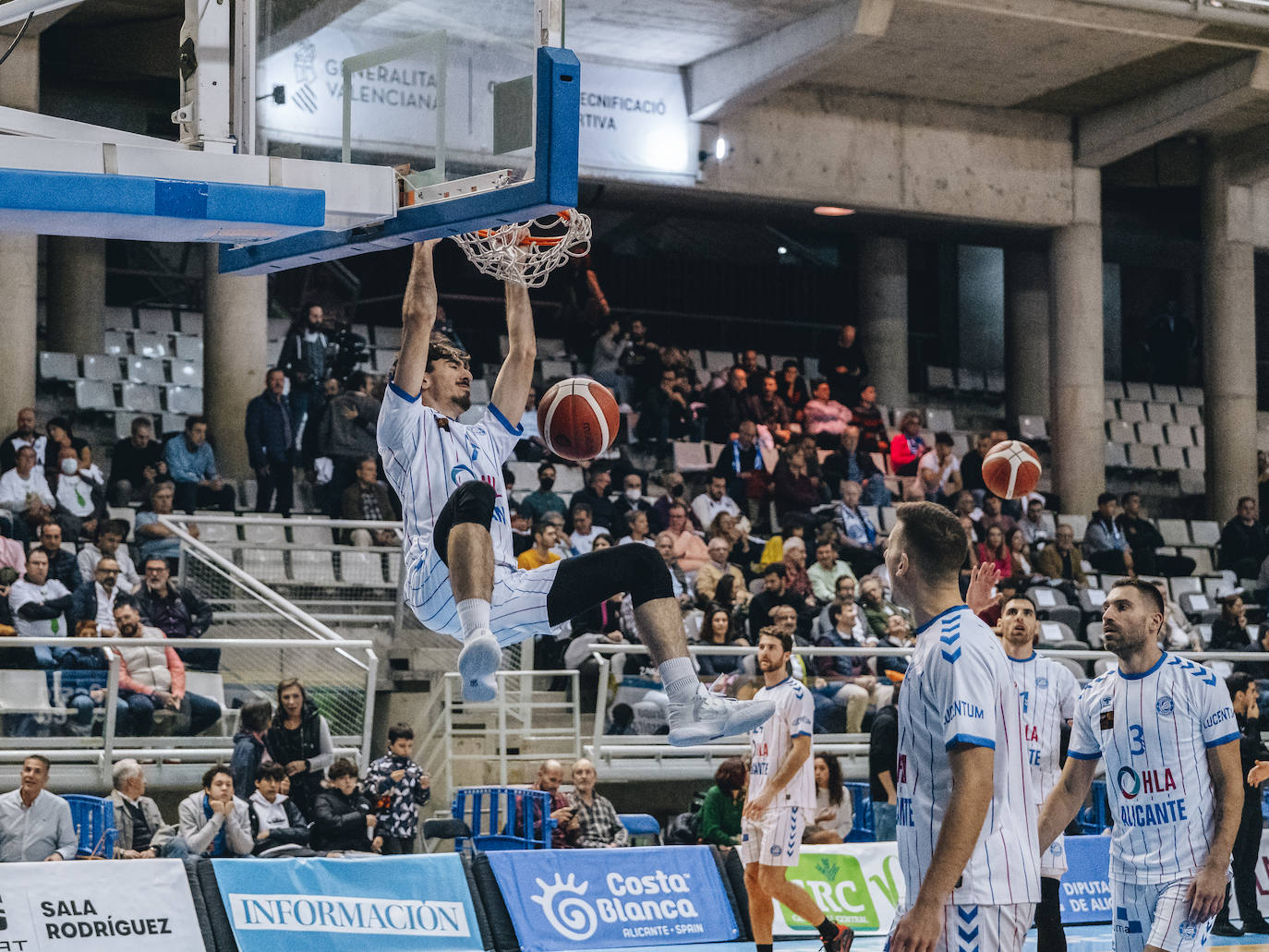 Fotos: Remontada del HLA Alicante ante el histórico Estudiantes
