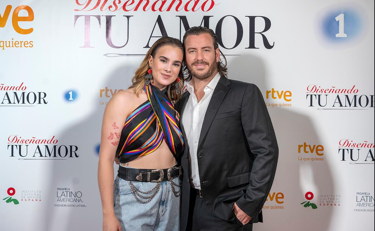 Gala Montes y Juan Diego Covarrubias, protagonistas de 'Diseñando tu amor'.
