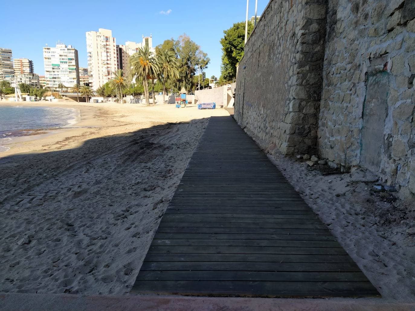 Fotos: Nueva pasarela peatonal para unir la Albufereta y la Almadraba