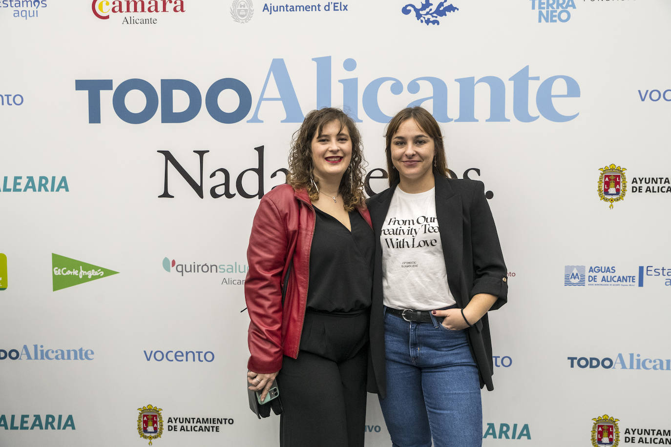 La periodista de TodoAlicante Tere Compañy y la fotógrafa de TodoAlicante Miriam Gil Albert