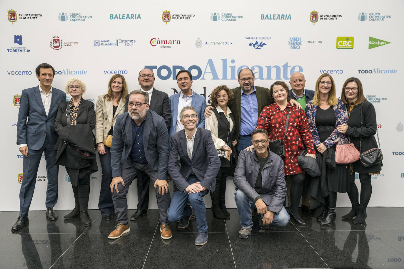 Daniel Gidrón, Genoveva Martín, Mariate Bolívar, José Vicente Pérez, José Carlos Martínez, Esther Brotons, Pedro López, Paco Mojica, Eva María Lahoz, Mari Carmen de España, Inma Sala, Jesús Fernández, Manuel Ramos, Ubaldo Aracil.