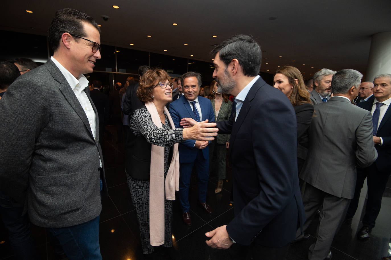 Fotos: Gran acogida institucional a la puesta de largo de TodoAlicante