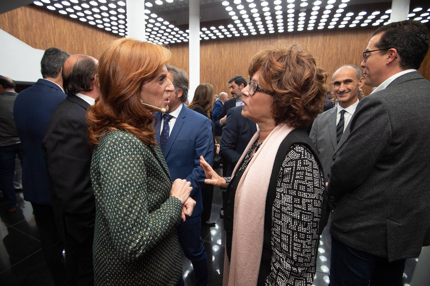 Fotos: Gran acogida institucional a la puesta de largo de TodoAlicante