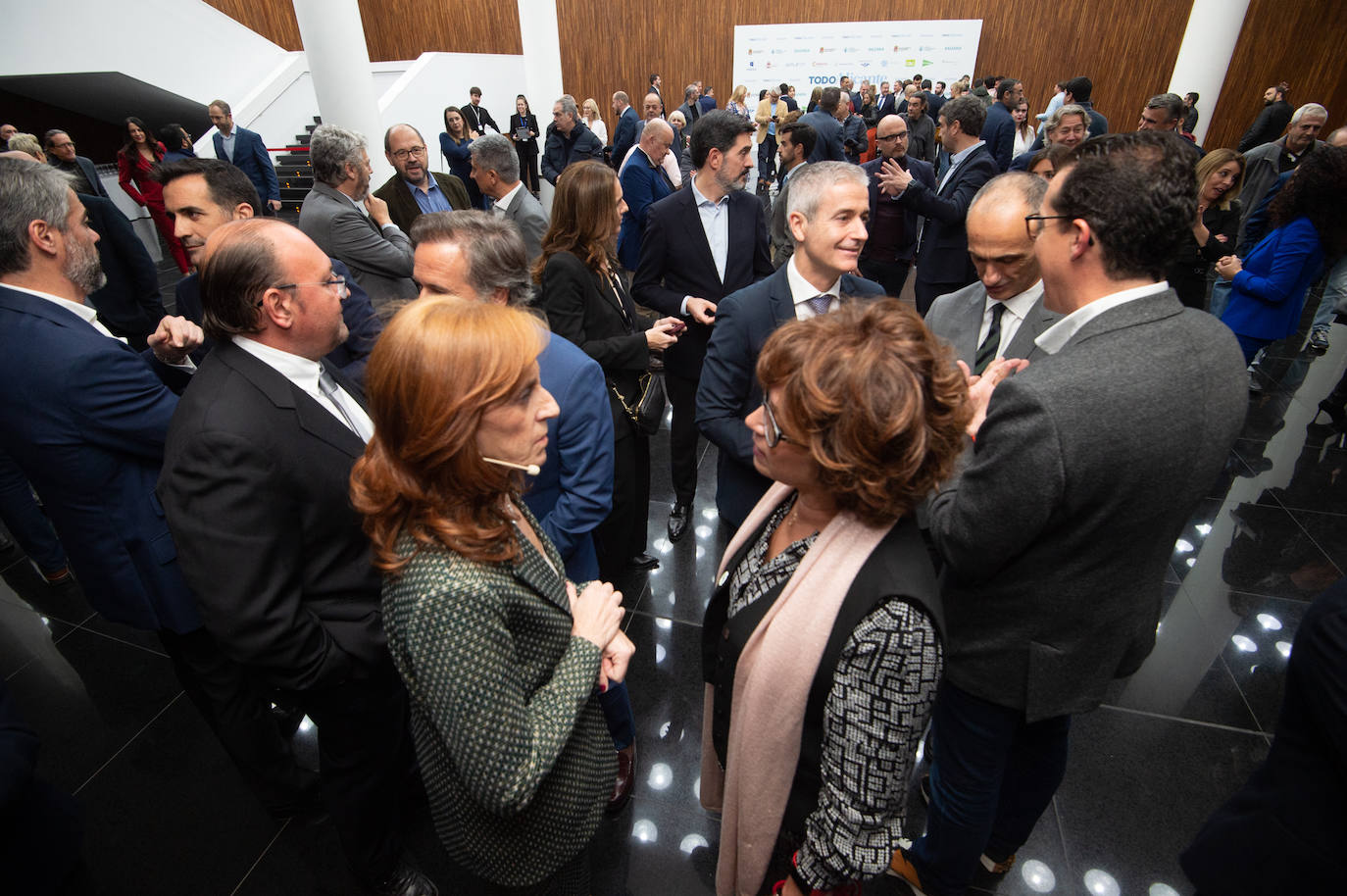 Fotos: Gran acogida institucional a la puesta de largo de TodoAlicante