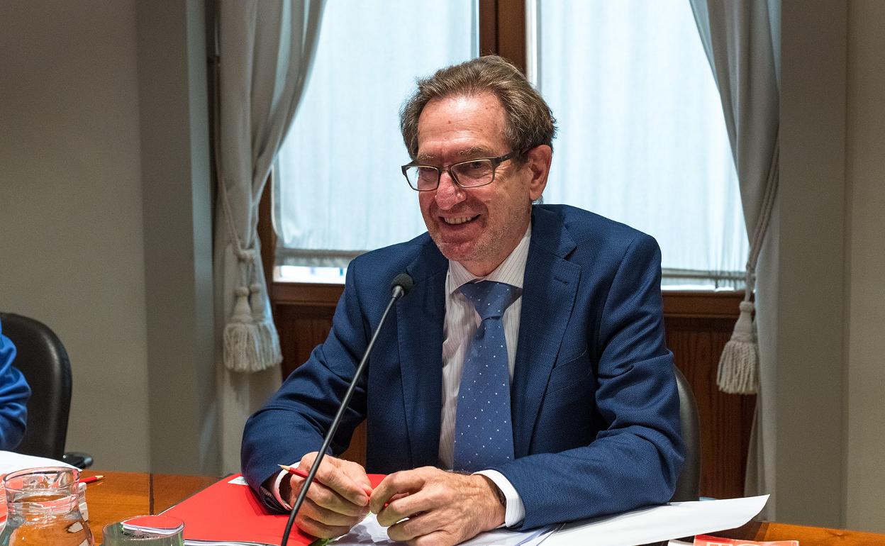 Miguel Mínguez en un pleno del Consell. 