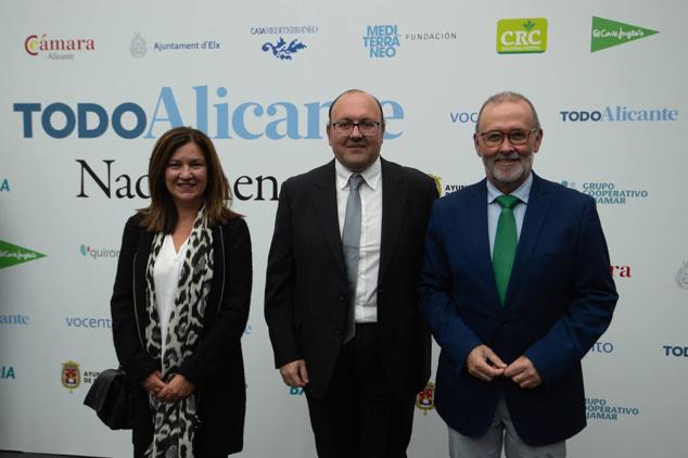 Dorian Gomis, concejala de Cultura del Ayuntamiento de El Campello, y Juanjo Berenguer, alcalde de El Campello