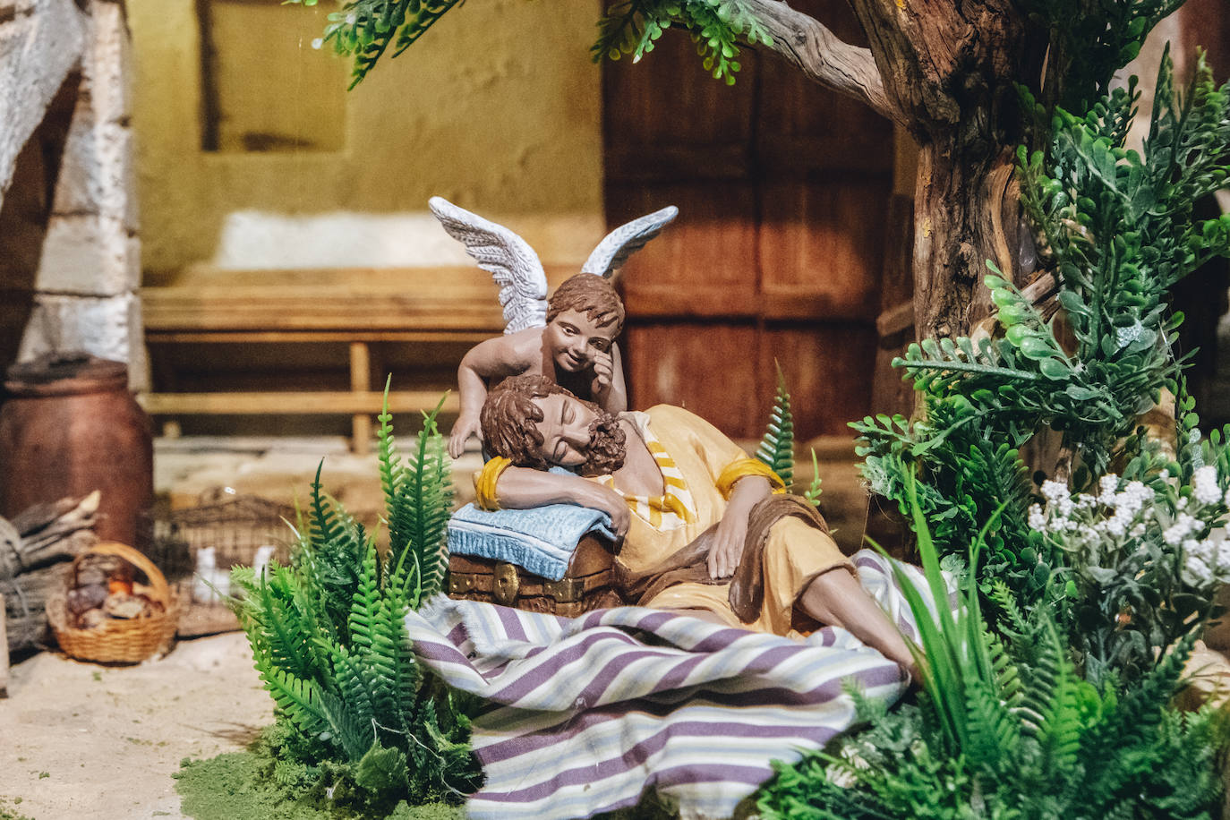Detalle de uno de los belenes presentes en la muestra.