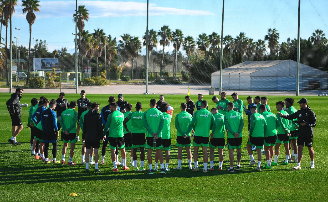Entrenamiento del Elche en Oliva 