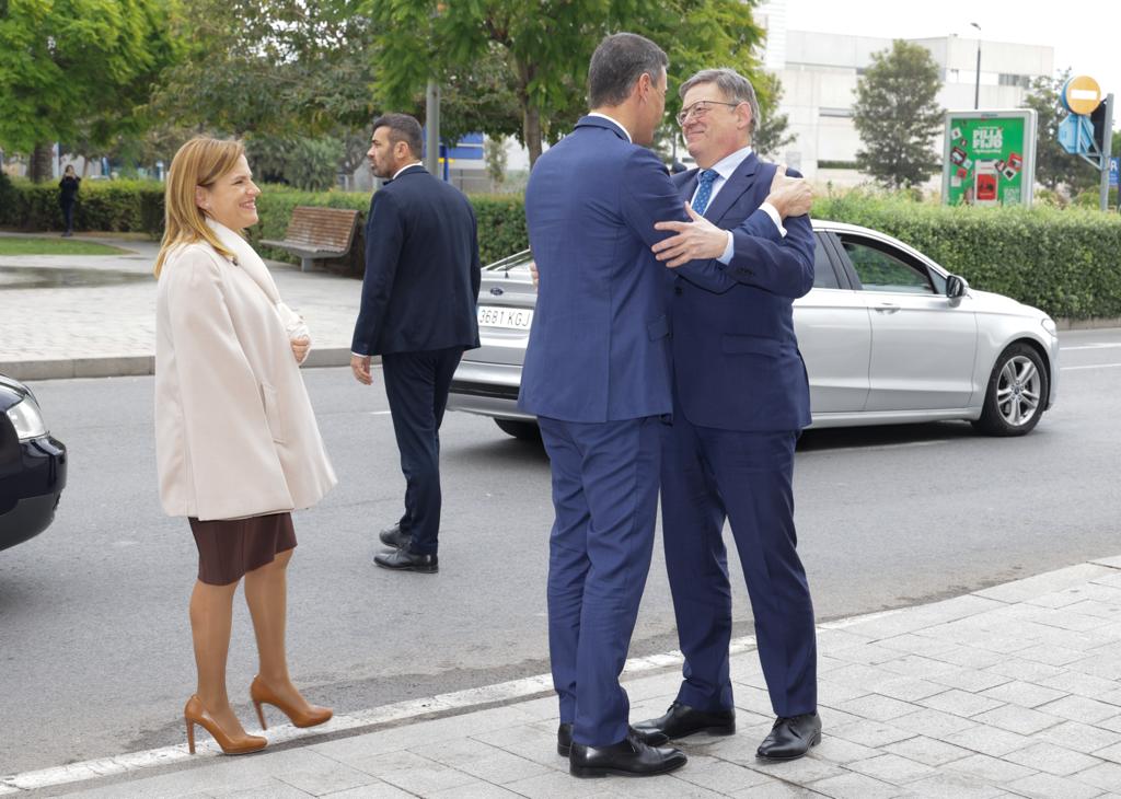 El presidente de la Comunidad Valenciana, Ximo Puig, y el alcalde de Alicante, Luis Barcala, han recibido a Pedro Sánchez en Casa Mediterráneo