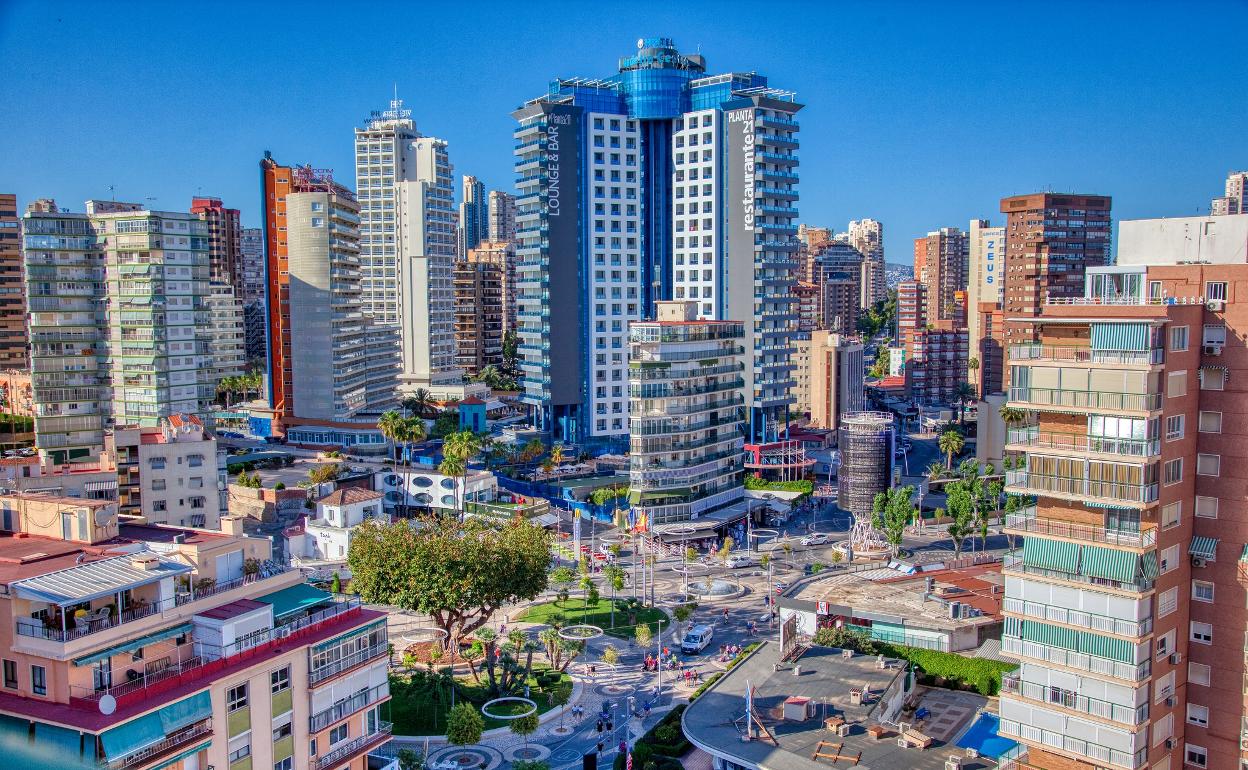 Imagen de la céntrica plaza de la Hispanidad de Benidorm