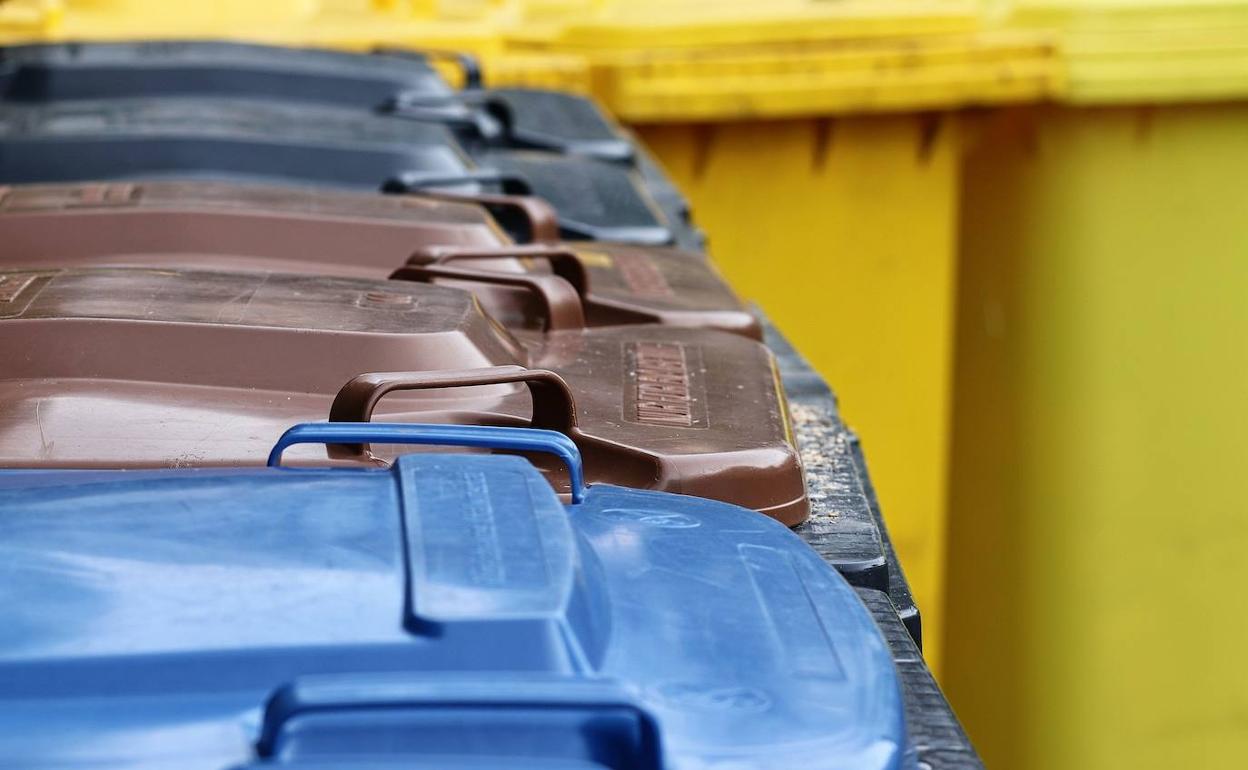 Una imagen de archivo de contenedores con depósito para biorresiduos.