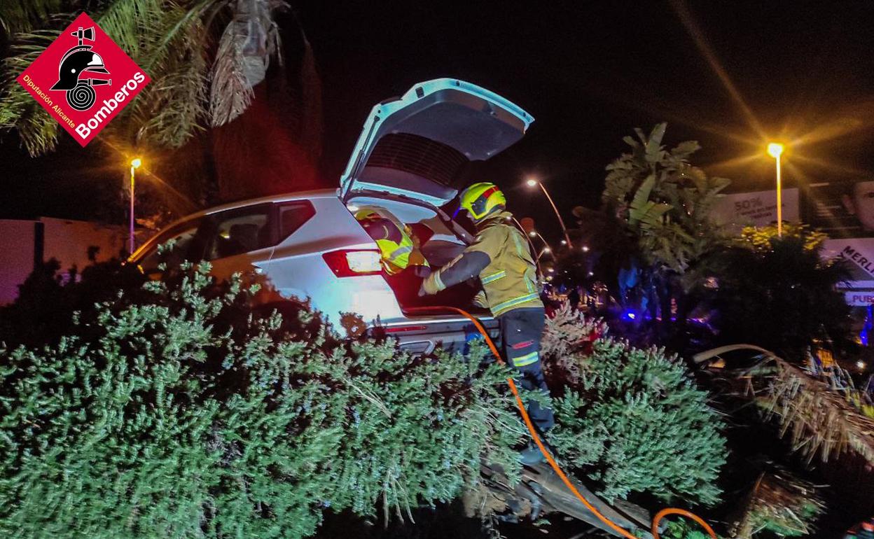 Durante la extracción por la parte trasera del vehículo. 