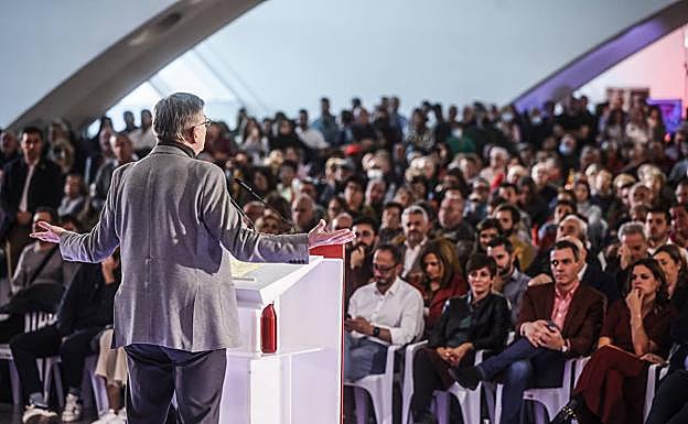 Puig ante los asistentes al primer acto de precampaña del PSOE en Valencia.