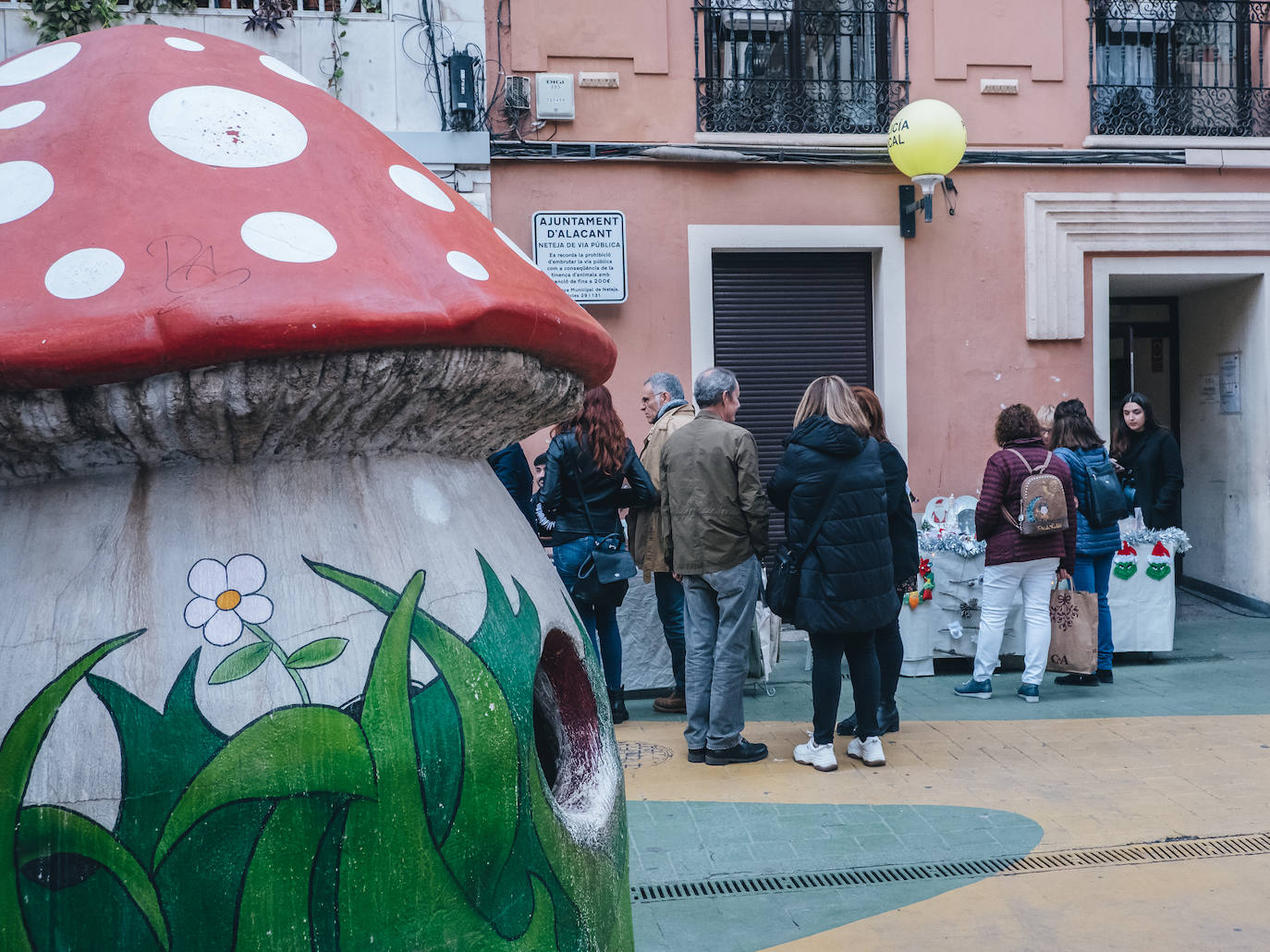 Fotos: Solidaridad y espíritu navideño en la &#039;Calle de las Setas&#039;