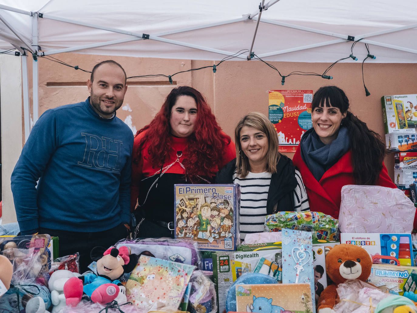 Fotos: Solidaridad y espíritu navideño en la &#039;Calle de las Setas&#039;